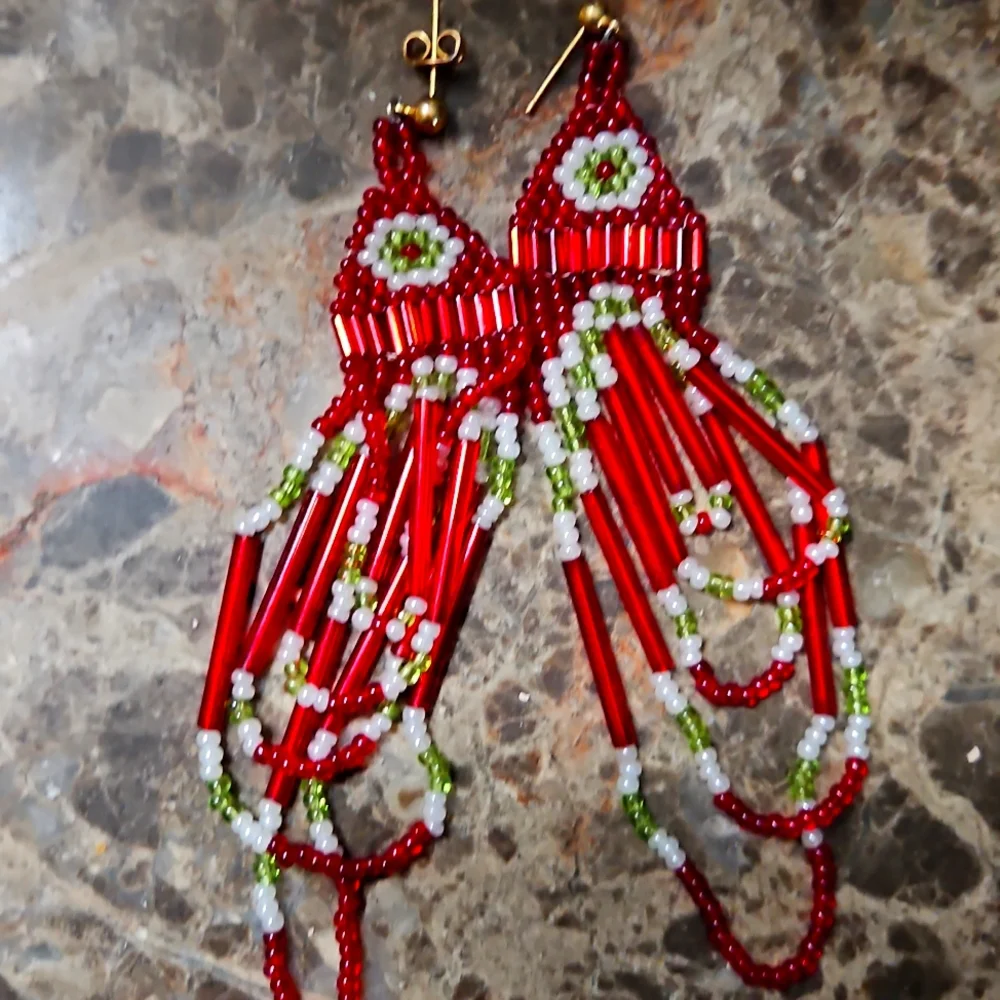 VTG RED WHITE GREEN SEED BEAD‎ LONG EARRINGS